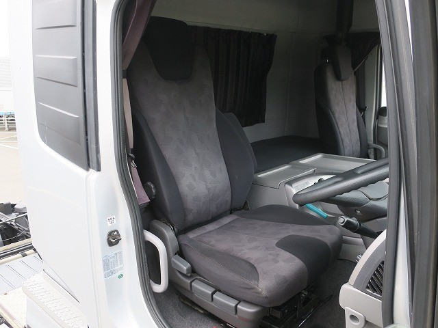 中古トラック UDトラックストラクタヘッド ＃14