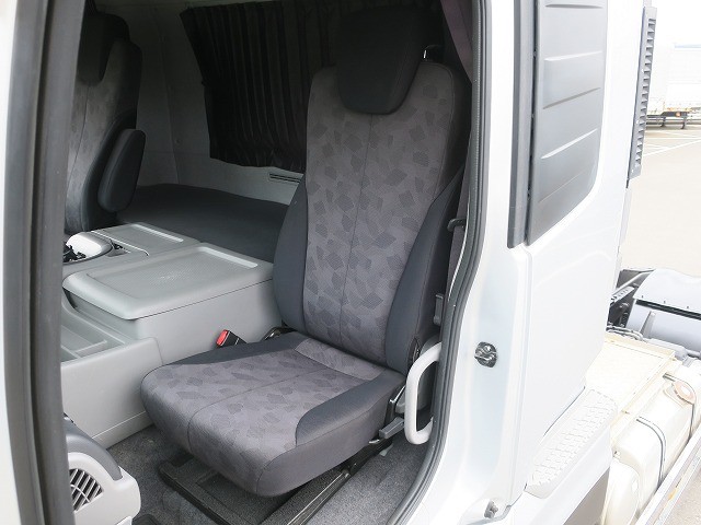 中古トラック UDトラックストラクタヘッド ＃22