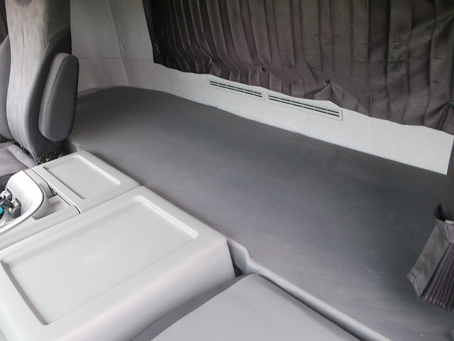 中古トラック UDトラックストラクタヘッド #23