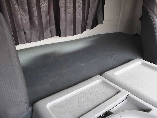 中古トラック UDトラックストラクタヘッド #23