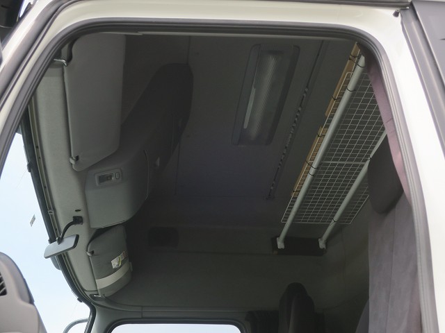 中古トラック UDトラックストラクタヘッド ＃24