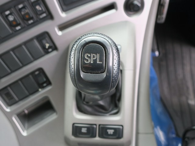 中古トラック UDトラックストラクタヘッド ＃18