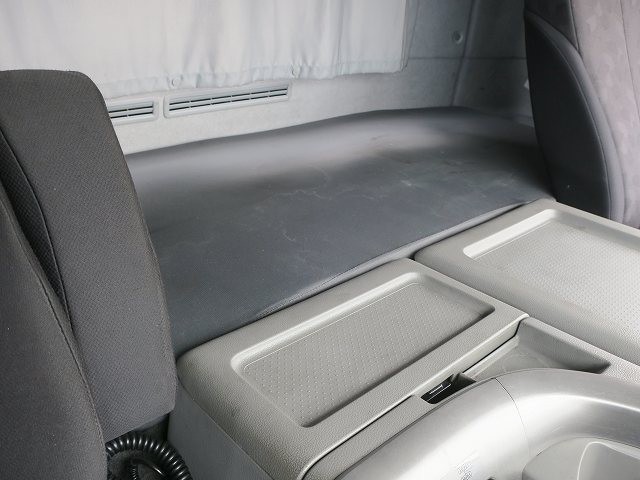 中古トラック UDトラックストラクタヘッド ＃24