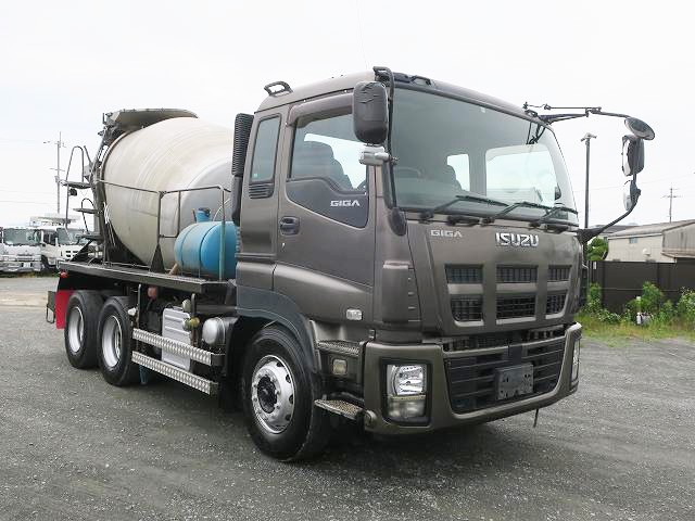 中古トラック いすゞコンクリートミキサー車 ＃2