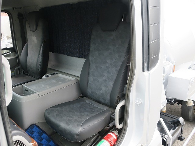 中古トラック UDトラックスコンクリートミキサー車 #23