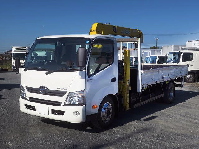 [Lease-Only Vehicle] 2015 Hino Dutro with Small Crane, 3.4-ton Load Capacity, Furukawa Unic 3-Stage Boom, 2.9-ton Lift Capacity, High Jack, Winch, Aluminum Wheels, and Radio Control