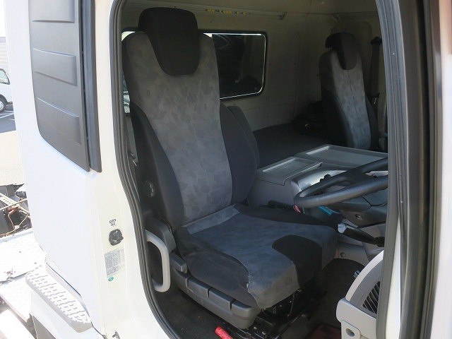 中古トラック UDトラックストラクタヘッド #15