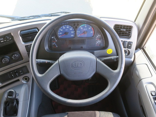 中古トラック UDトラックストラクタヘッド #17