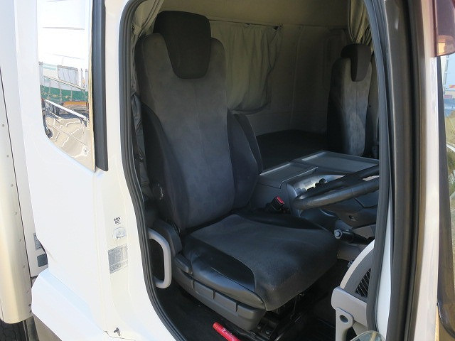 中古トラック UDトラックス冷凍バン ＃14