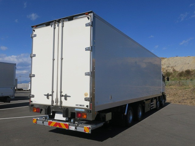 中古トラック UDトラックス冷凍バン ＃3