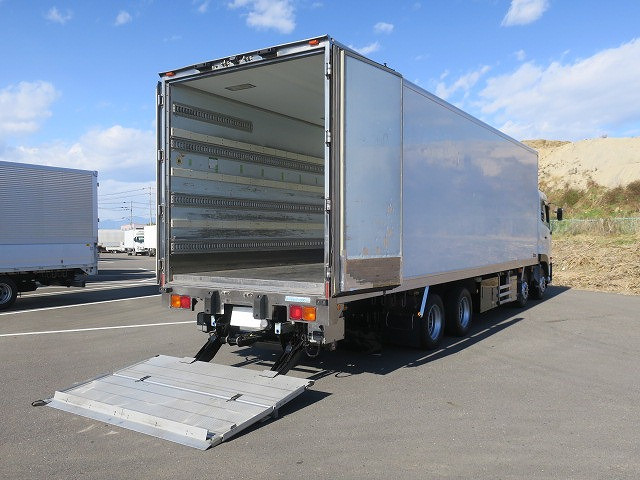 中古トラック UDトラックス冷凍バン ＃8