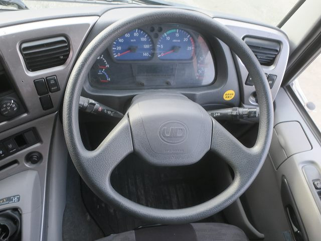 中古トラック UDトラックストラクタヘッド ＃18