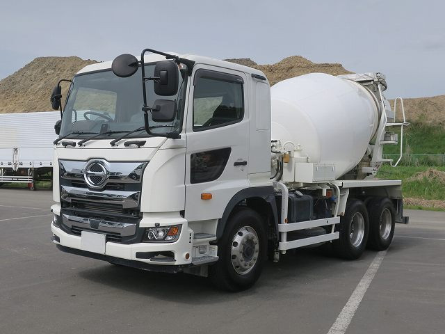 中古トラック 日野コンクリートミキサー車