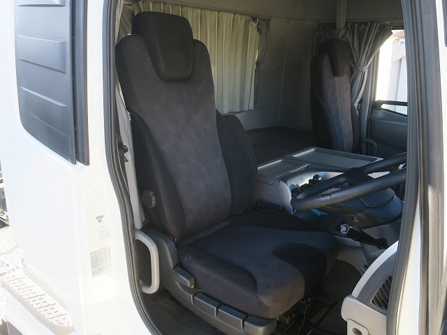 中古トラック UDトラックストラクタヘッド ＃16