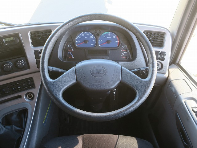 中古トラック UDトラックストラクタヘッド ＃18