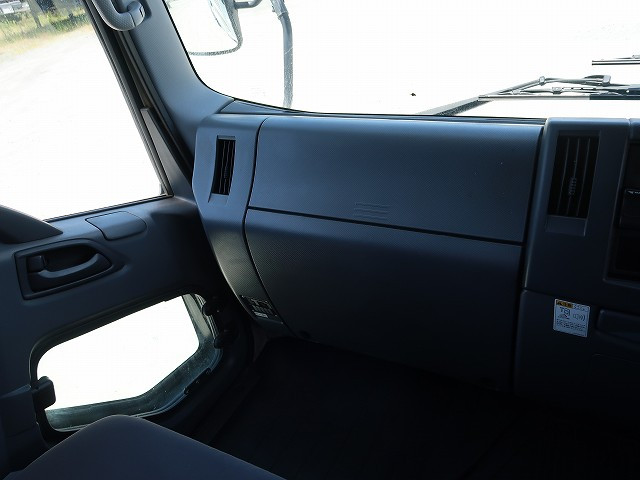 中古トラック いすゞ冷凍バン ＃13