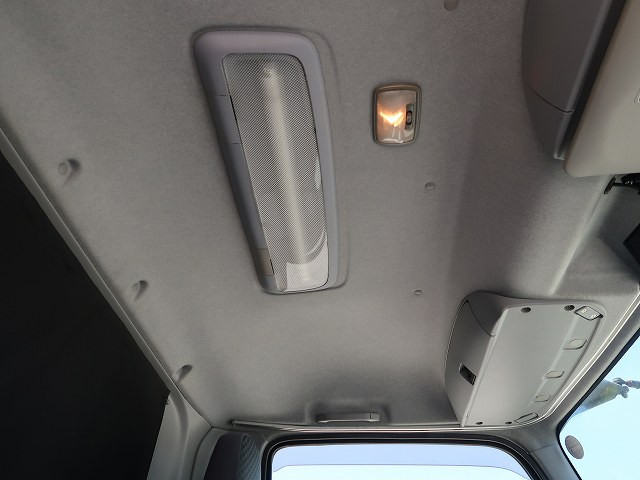 中古トラック いすゞ冷凍バン ＃24