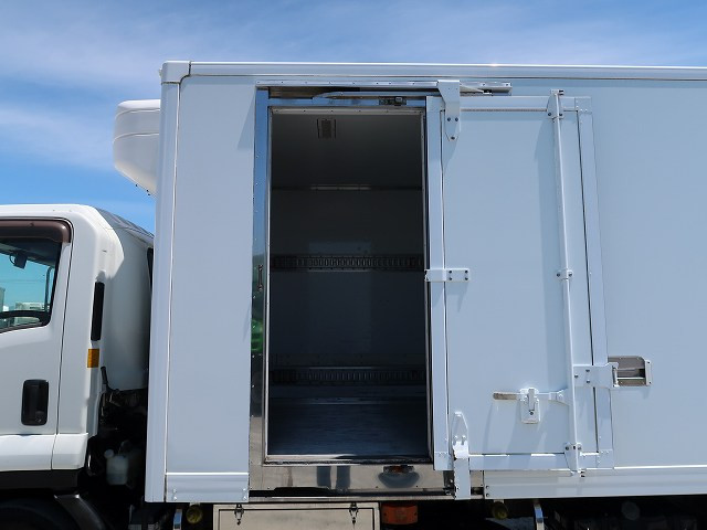 中古トラック いすゞ冷凍バン ＃8