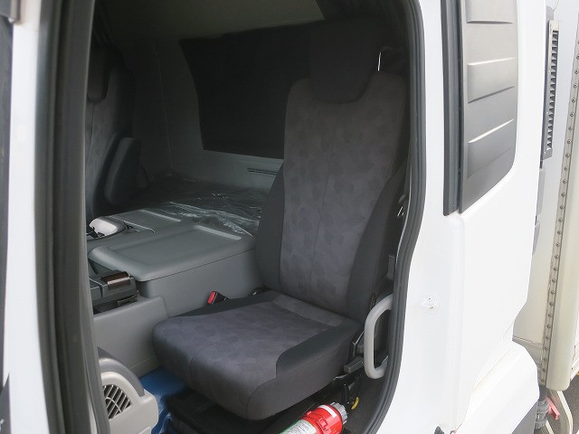 中古トラック UDトラックス冷凍バン #22