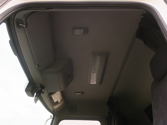 中古トラック UDトラックス冷凍バン #24