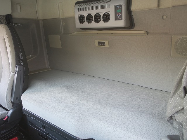 中古トラック ボルボトラクタヘッド ＃23