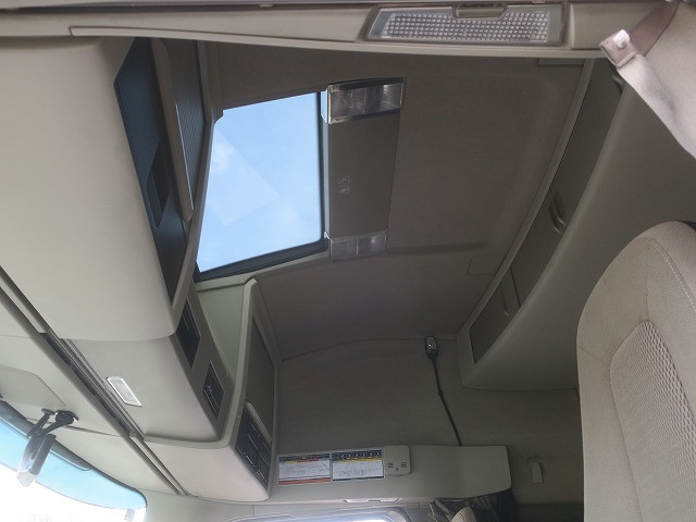 中古トラック ボルボトラクタヘッド ＃24