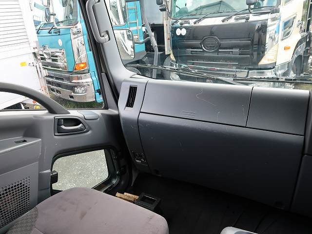 中古トラック いすゞ冷凍バン #15