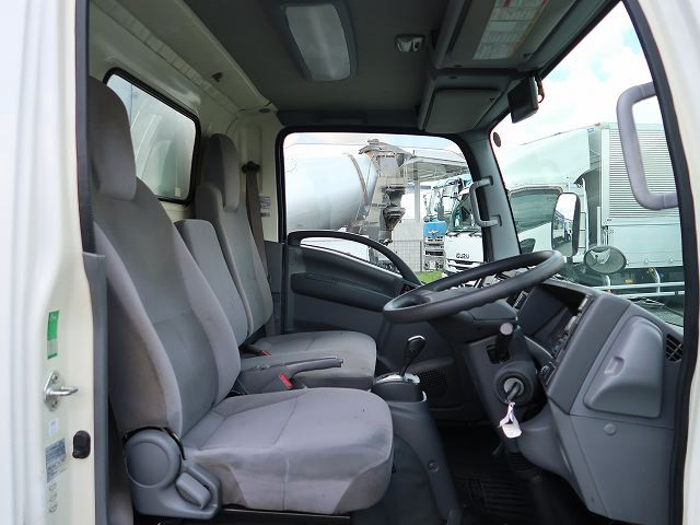 中古トラック いすゞ冷凍バン ＃13