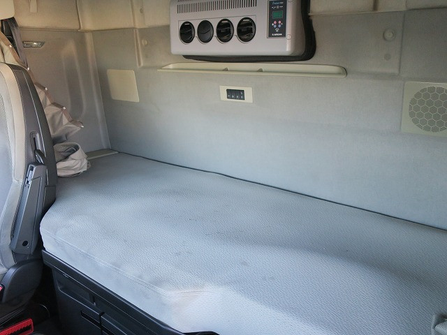 中古トラック ボルボトラクタヘッド ＃23