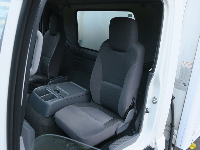 中古トラック いすゞ冷凍バン #23