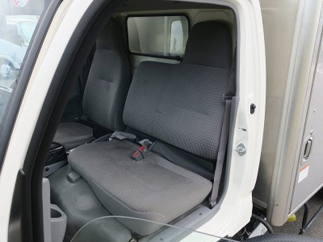 中古トラック トヨタ トヨエース 2tアルミバン