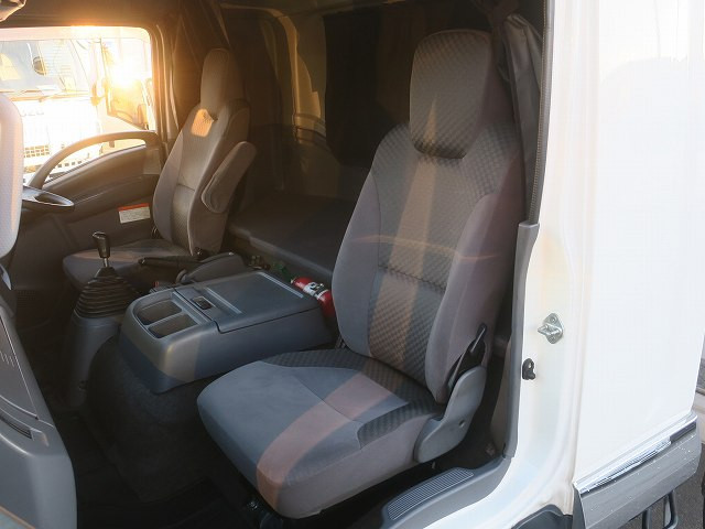 中古トラック いすゞ冷凍バン ＃23