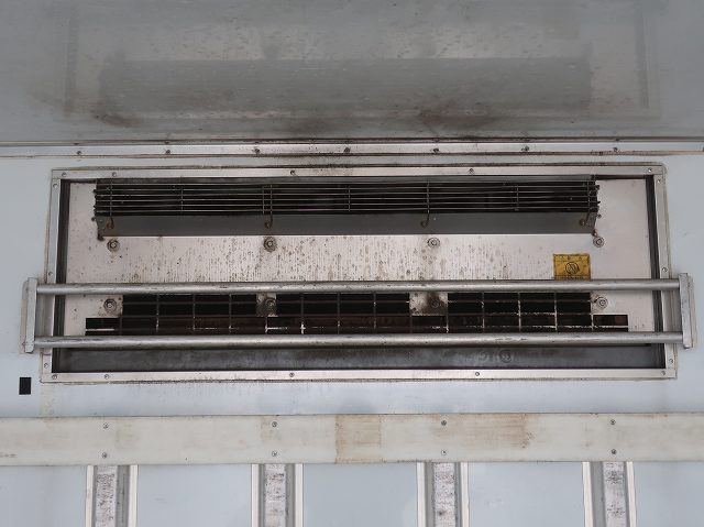 中古トラック いすゞ冷凍バン ＃8