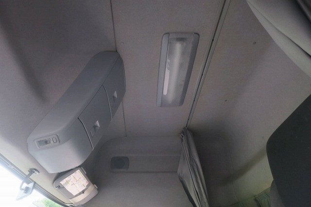 中古トラック UDトラックストラクタヘッド ＃24