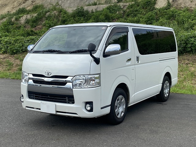 中古車 トヨタ ハイエース 