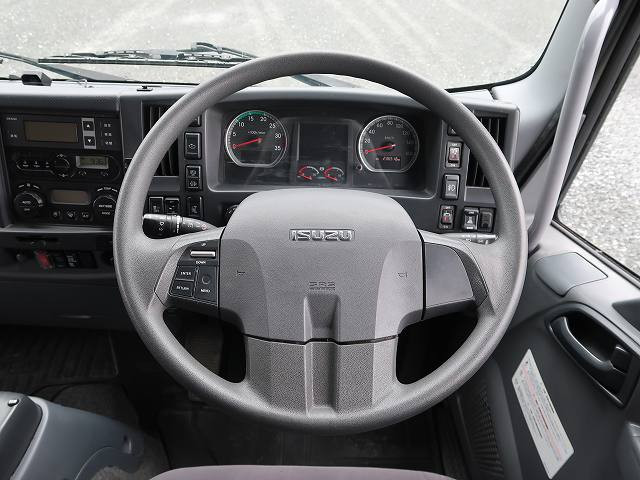 中古トラック いすゞ冷凍バン ＃16