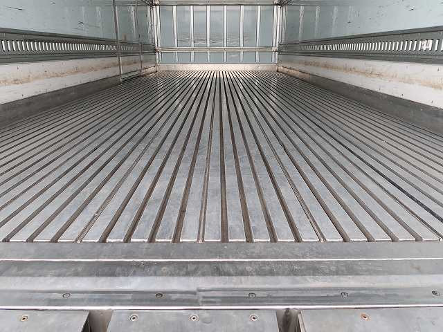 中古トラック いすゞ冷凍バン ＃7