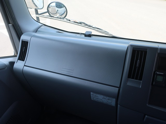 中古トラック いすゞ冷凍バン ＃14