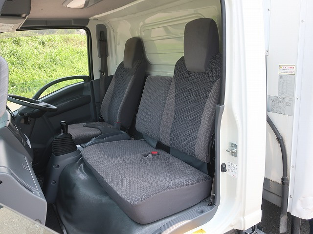 中古トラック いすゞ冷凍バン ＃23