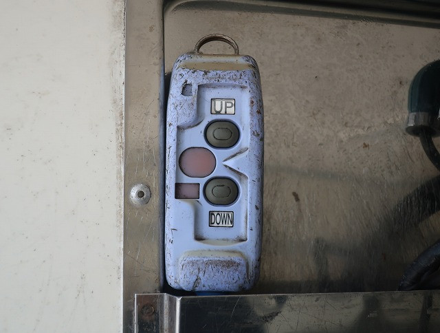 中古トラック いすゞ冷凍バン ＃8