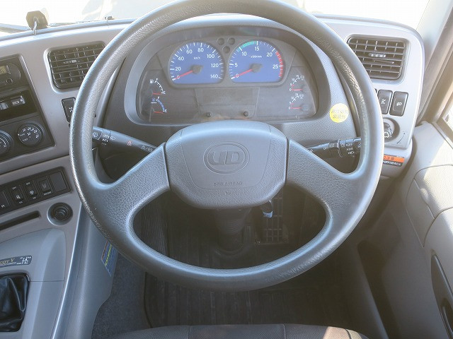 中古トラック UDトラックスクレーン付平ボディ #18