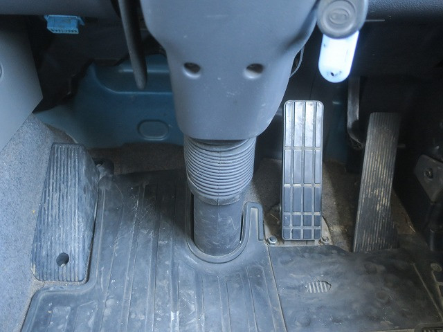 中古トラック UDトラックスクレーン付平ボディ #22