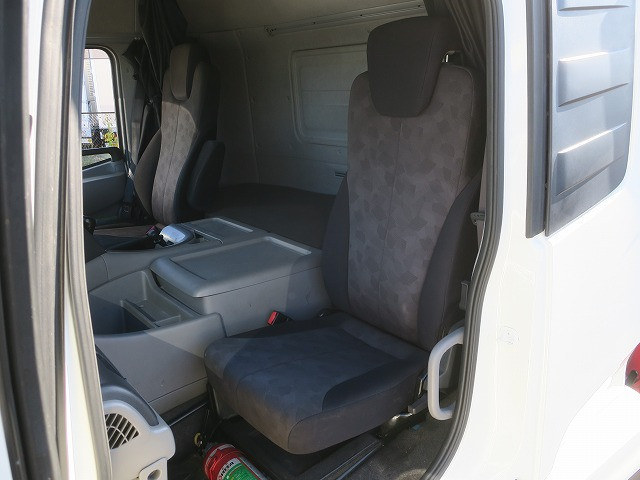 中古トラック UDトラックスクレーン付平ボディ #23