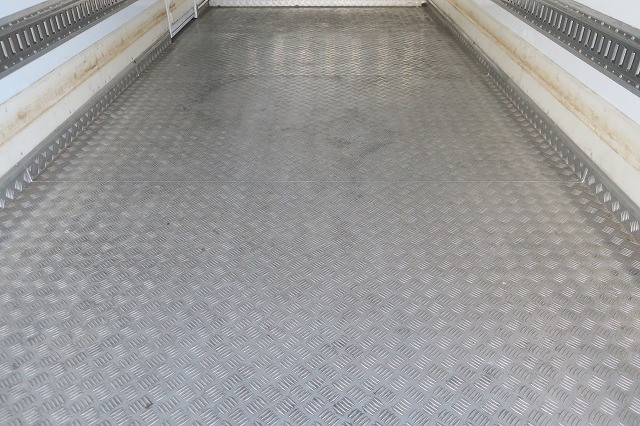 中古トラック いすゞ冷凍バン #9