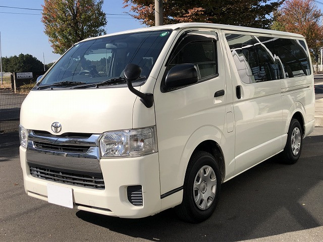 中古車 トヨタ ハイエースバン