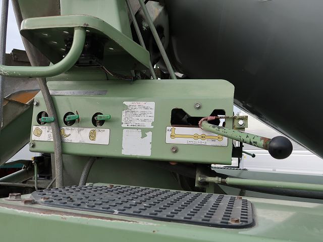 中古トラック UDトラックスコンクリートミキサー車 ＃9