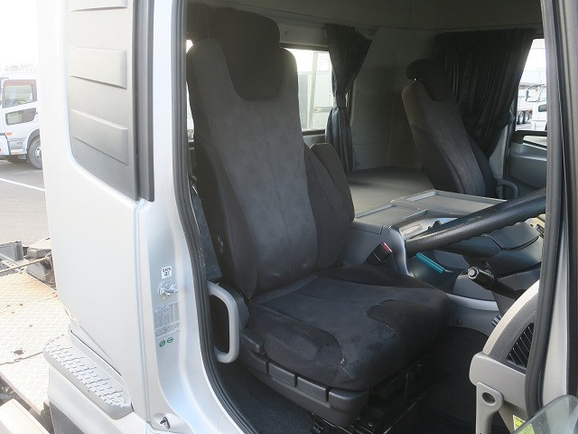 中古トラック UDトラックストラクタヘッド #14