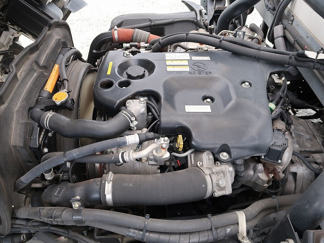 中古トラック いすゞ冷凍バン ＃12