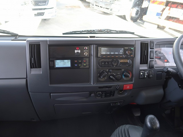 中古トラック いすゞ冷凍バン ＃17