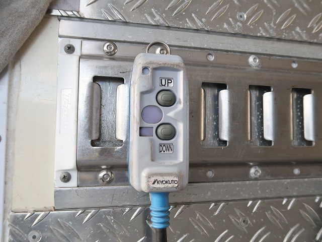 中古トラック いすゞ冷凍バン #9